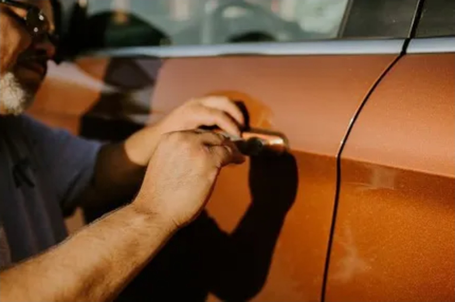 APD Locksmith performing automotive lockout service